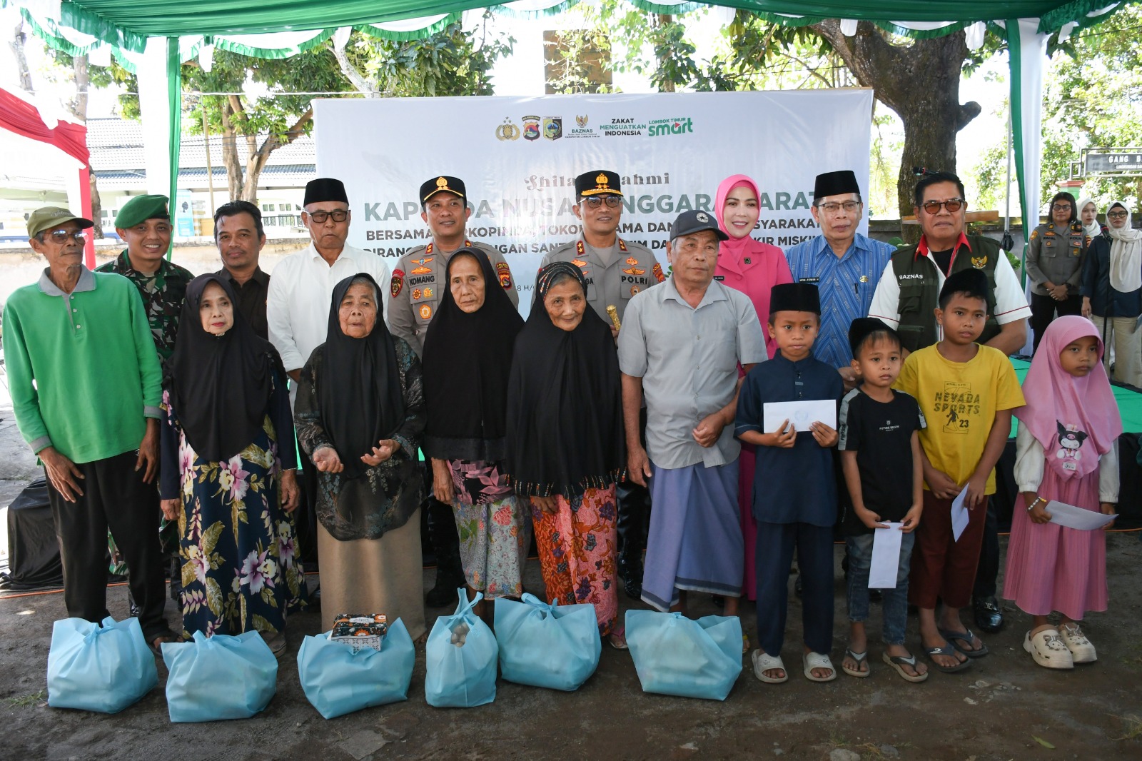 Kapolda NTB dan Bupati Lombok Timur Serahkan Santunan